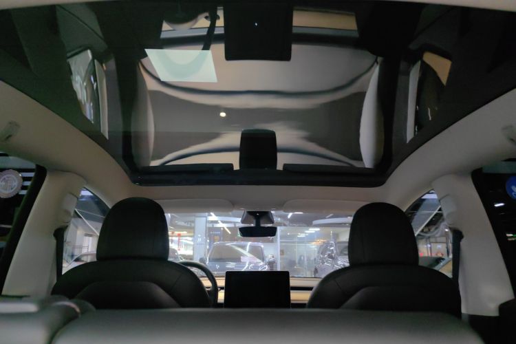 特斯拉 Model Y 2021款 长续航全轮驱动版中控内饰22