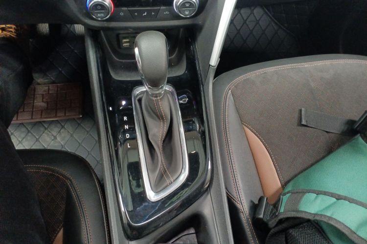 别克 昂科拉 2020款 20T CVT豪华型中控内饰18