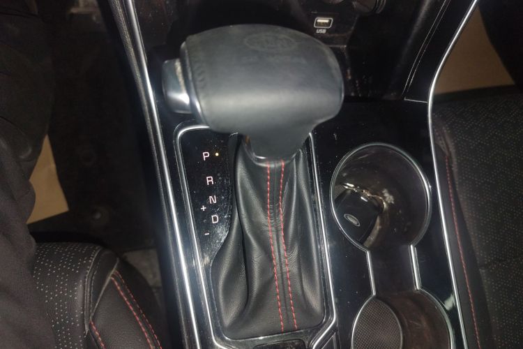 起亚KX5 2019款 2.0L 自动两驱舒适版中控内饰18