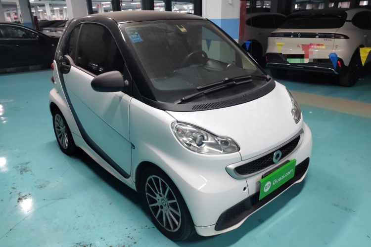 smart fortwo 2012款 1.0 MHD 硬顶舒适版车身外观3