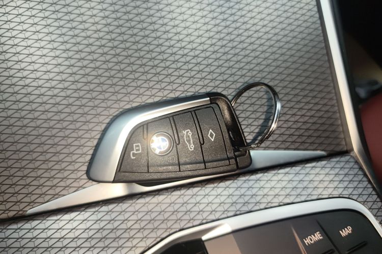 宝马3系 2024款 325i M运动曜夜套装中控内饰7001