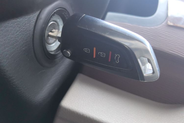 东风风行 菱智 2020款 M5L 1.6L 实用型中控内饰7001