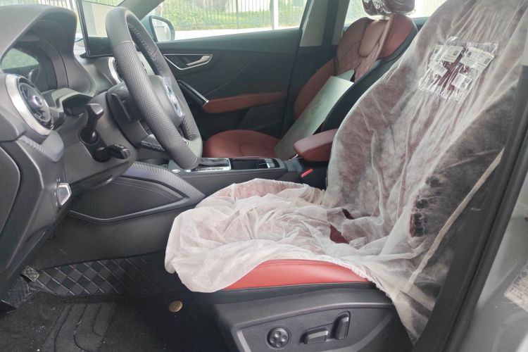 奥迪Q2L 2025款 35TFSI 时尚动感型中控内饰19