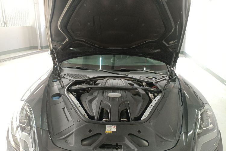 保时捷 2019款 Panamera 2.9T机舱底盘24