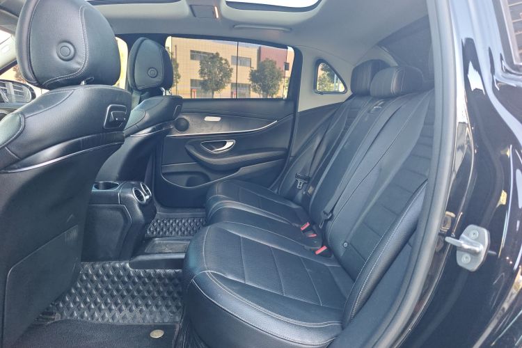 奔驰E级 2017款 E 300 L 运动豪华型中控内饰21