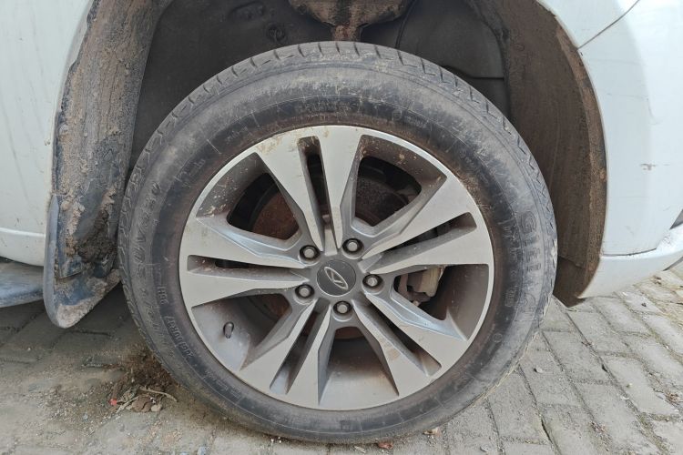 奇瑞 瑞虎3 2015款 1.6L 手动智尚纪念版车身外观10