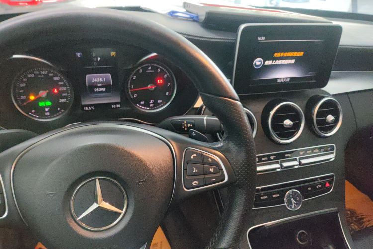 奔驰C级 2017款 改款 C 180 L 时尚型运动版中控内饰18