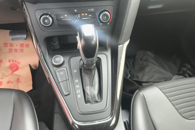 福特 福克斯 2020款 两厢经典 1.5L 自动风尚型局部细节18