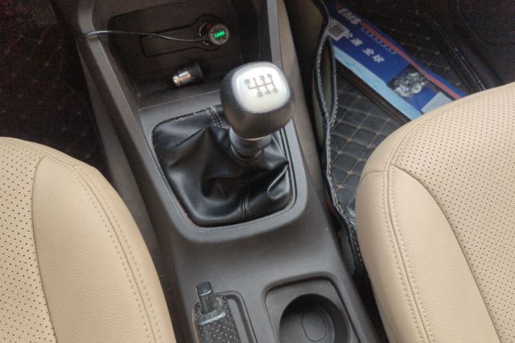 五菱汽车 五菱宏光 2019款 1.5L S标准型国VI LAR中控内饰18