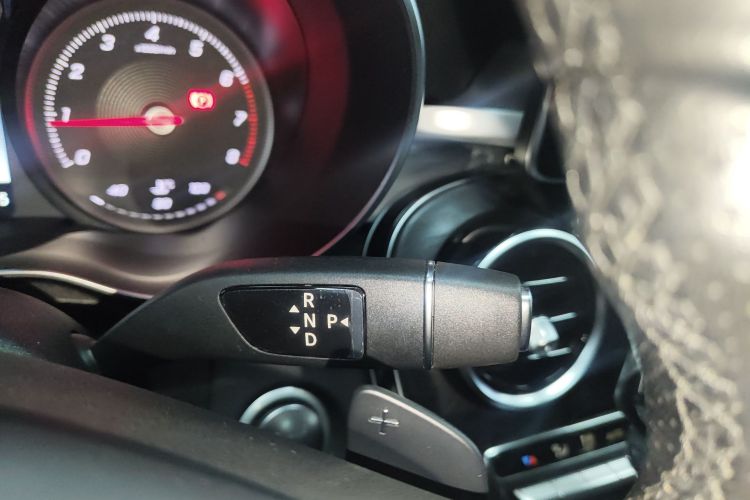 奔驰C级 2018款 C 200 L 运动版局部细节18