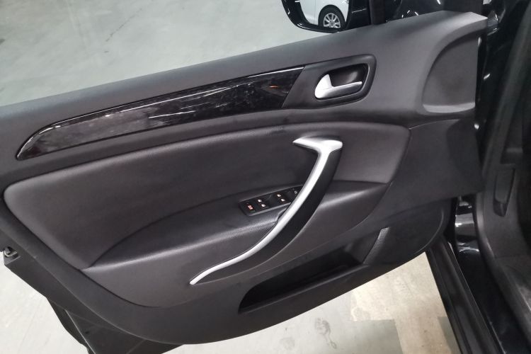 雪铁龙C5 2016款 1.6T 自动尊悦型中控内饰7007