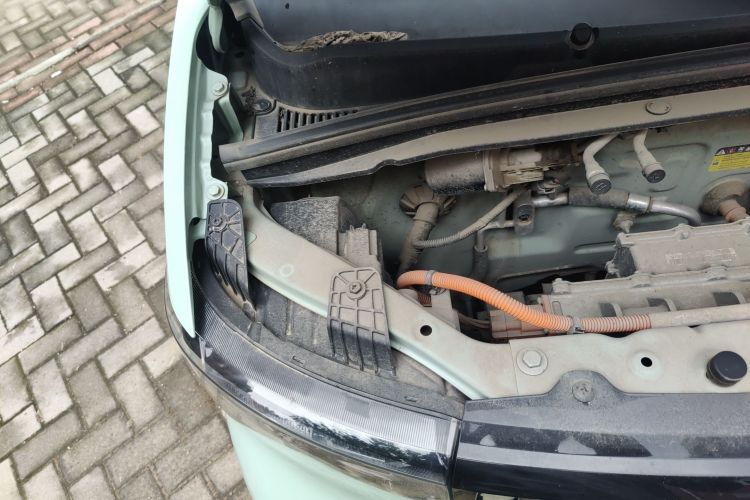 五菱汽车 宏光MINIEV 2021款 马卡龙夹心款 170km 三元锂局部细节9005