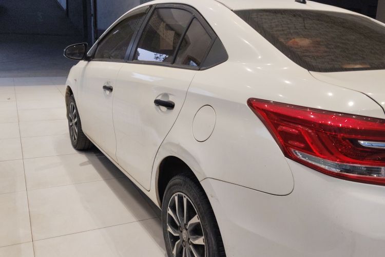 丰田 威驰 2017款 1.3L 手动前行版车身外观4