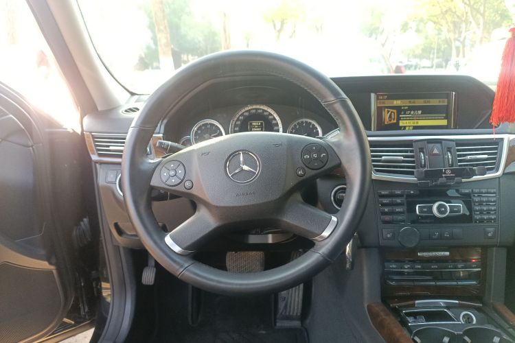 奔驰E级 2012款 E 300 L 优雅型局部细节13