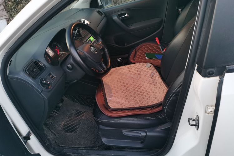 大众 Polo 2016款 1.4L 手动风尚型中控内饰19