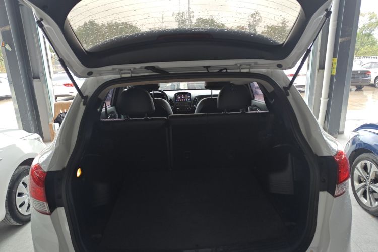 北京现代ix35 2015款 2.0L 自动两驱舒适型 国V机舱底盘23