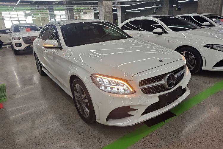 奔驰C级 2019款 C 180 L 时尚型运动版车身外观3