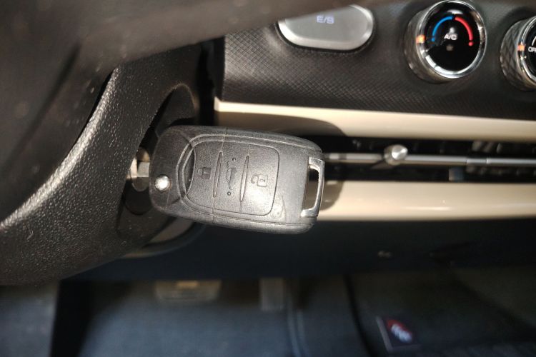 五菱汽车 五菱缤果 2023款 333km 快享款中控内饰7001