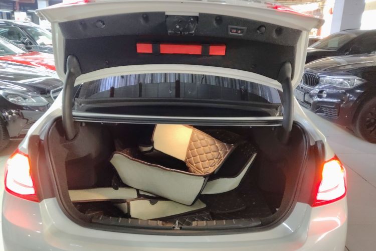 宝马3系 2019款 320Li 时尚型局部细节23