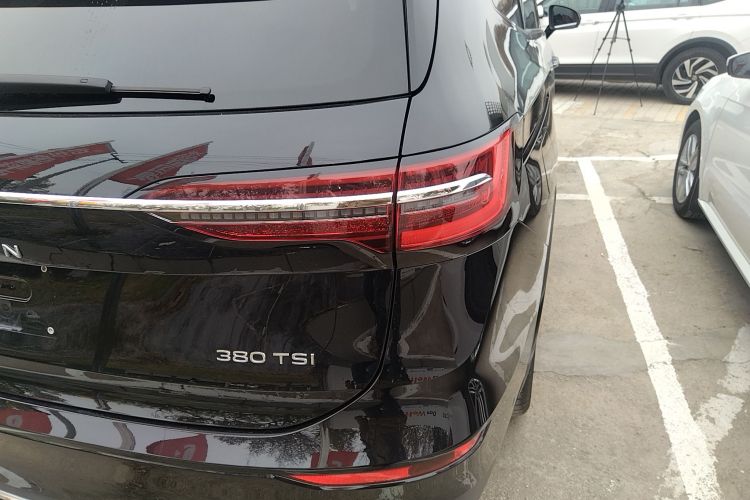 大众 威然 2024款 380TSI 尊贵版车身外观9