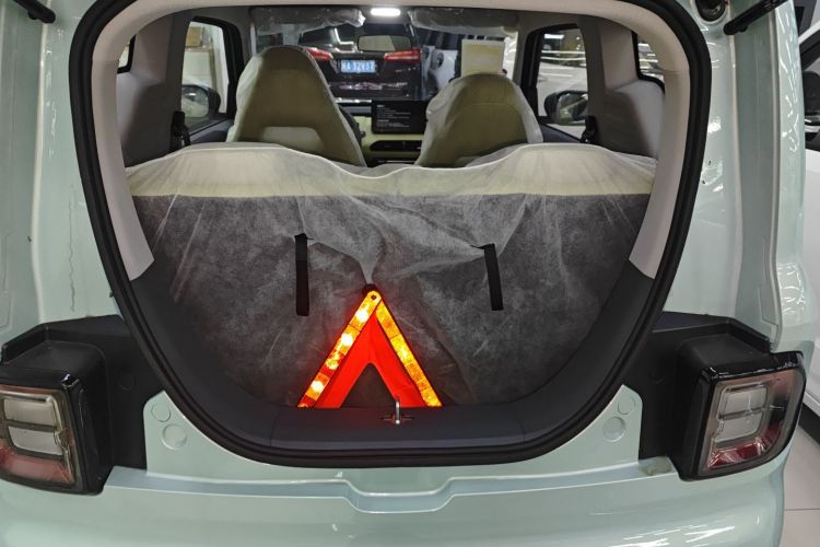 吉利银河 2024款 熊猫mini 200km 耐力熊机舱底盘23