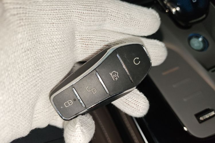 比亚迪 汉 2023款 DM-i 冠军版 121KM 精英型中控内饰11