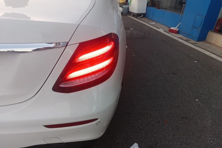 奔驰E级 2017款 E 200 运动型 4MATIC车身外观9