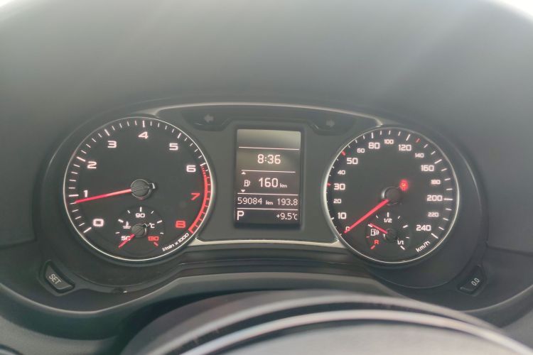 奥迪A1 2016款 30 TFSI Sportback S Line运动版中控内饰14