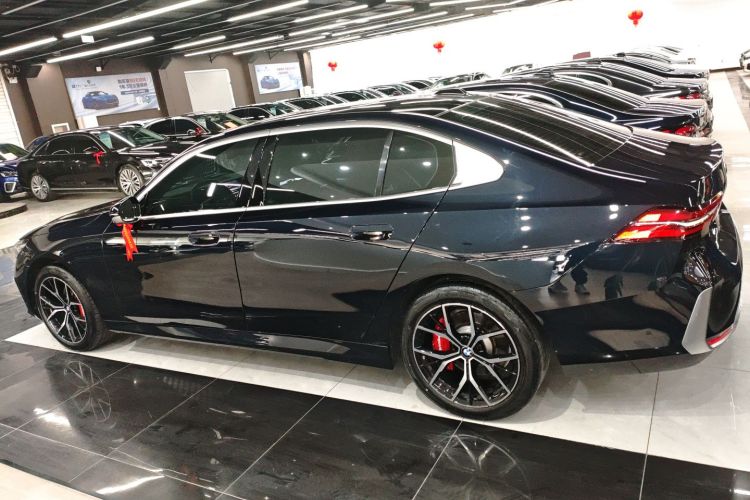 宝马5系 2024款 530Li 领先型 豪华套装车身外观4
