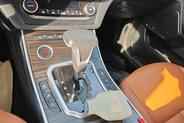 陆风X7 2018款 劲越 1.5T 全景至尊型中控内饰18