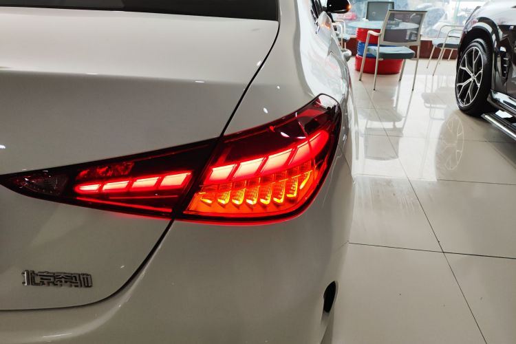 奔驰C级 2024款 C 260 L 运动版车身外观9