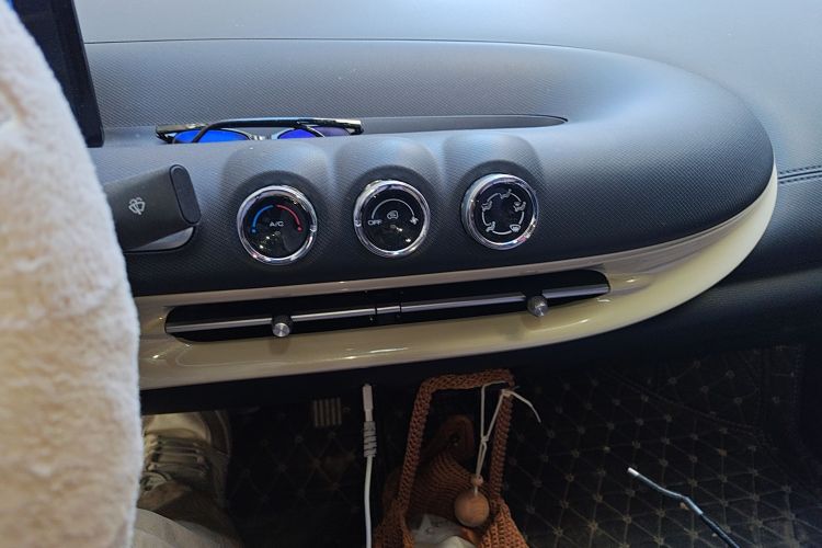 五菱汽车 五菱缤果 2023款 203km 轻享款中控内饰16