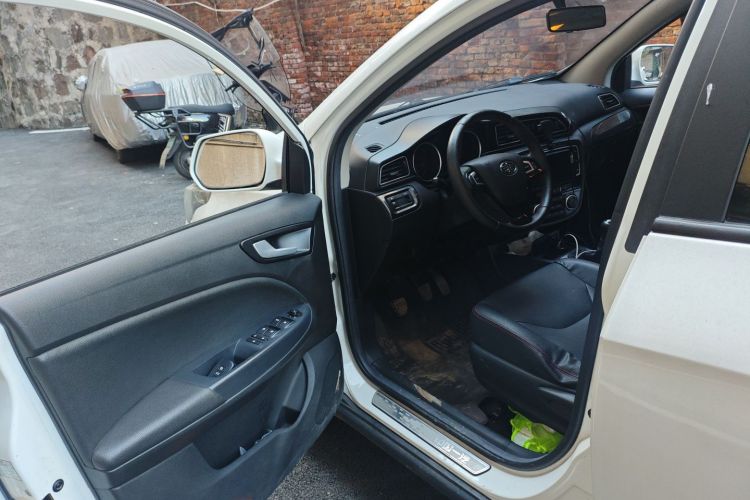 一汽 骏派D60 2017款 1.5L 手动豪华型中控内饰20