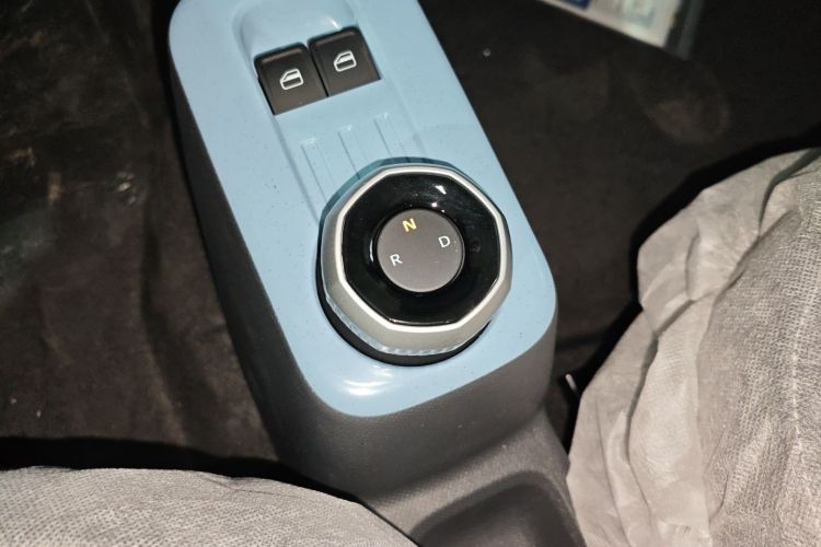 吉利银河 2024款 熊猫mini 200km 耐力熊中控内饰18