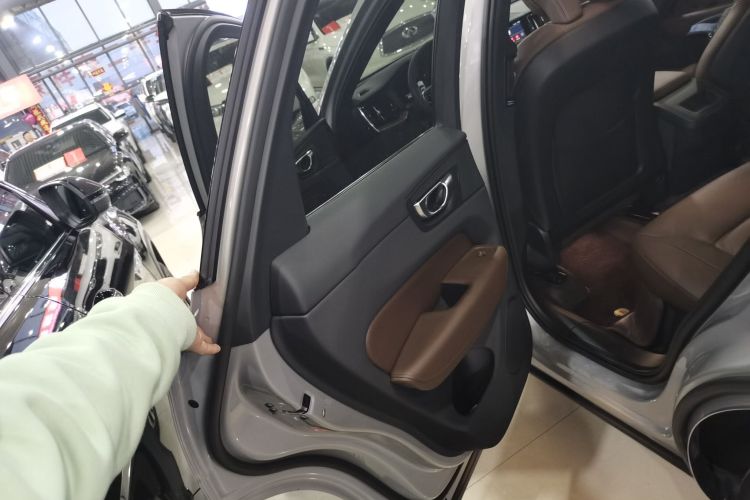 沃尔沃XC60 2023款 B5 四驱智远豪华版中控内饰7008