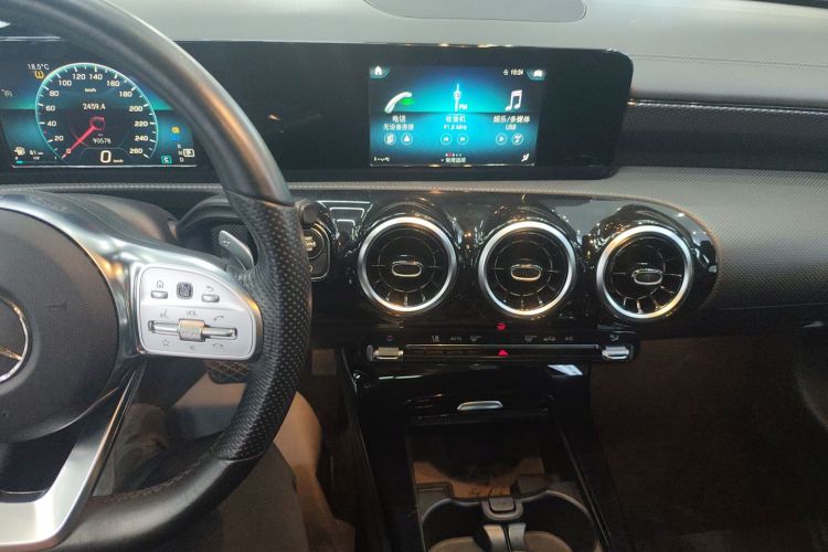 奔驰A级 2019款 A 180 L 运动轿车局部细节16