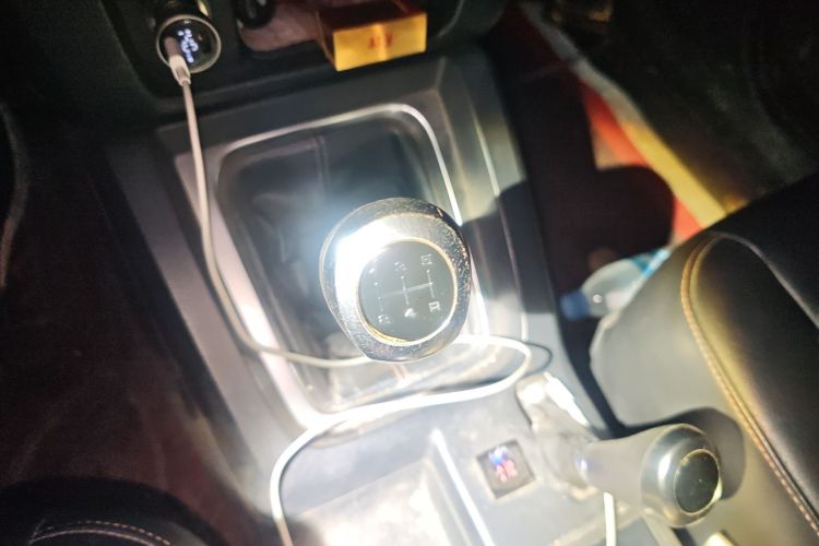 北京越野 北京BJ40 2016款 40L 2.0T 手动四驱尊贵版中控内饰18