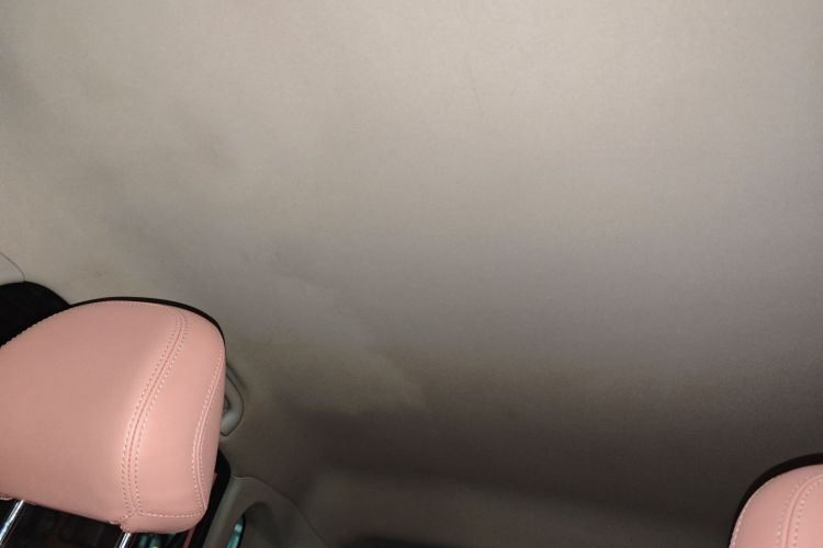 哪吒汽车 哪吒V 2022款 潮 400 Lite 粉色定制款中控内饰22