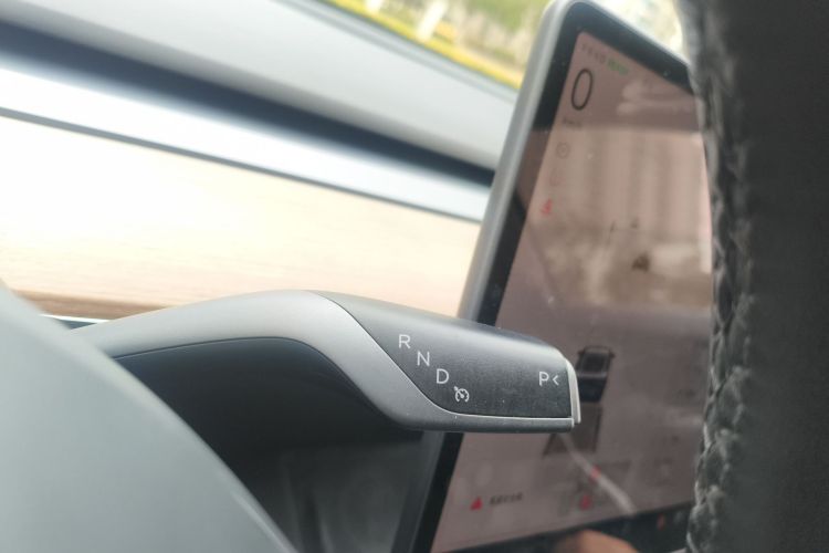 特斯拉 Model 3 2022款 后轮驱动版中控内饰18