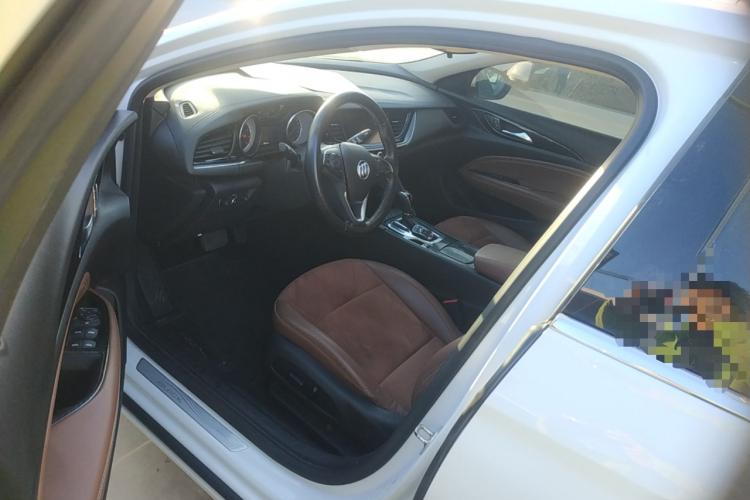 别克 君威 2019款 20T 精英型 国VI中控内饰20