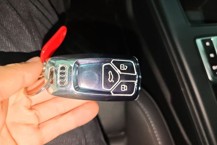 奥迪A4L 2020款 40 TFSI 豪华动感型中控内饰7001