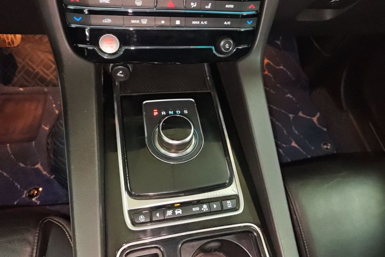 捷豹F-PACE 2018款 2.0T 两驱都市尊享版局部细节18