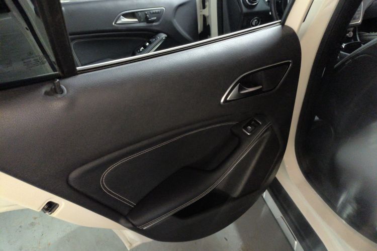 奔驰GLA 2015款 GLA 200 动感型中控内饰7008