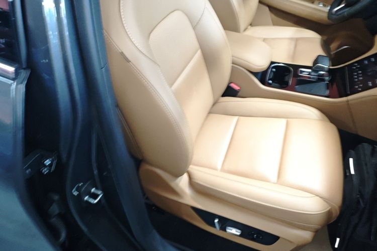 理想汽车 理想ONE 2021款 增程6座版局部细节41