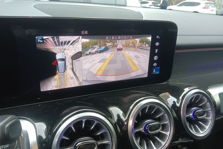 奔驰EQB 2022款 EQB 350 4MATIC 首发特别版中控内饰16