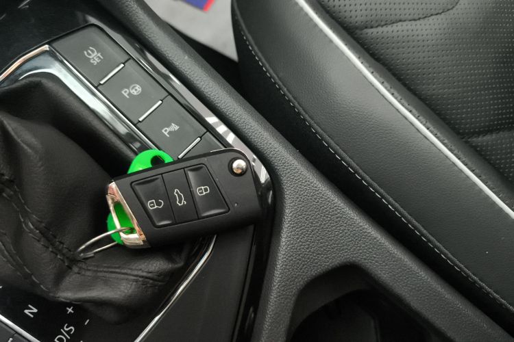 大众 途观L 2019款 330TSI 自动两驱R-Line旗舰版 国VI中控内饰7001