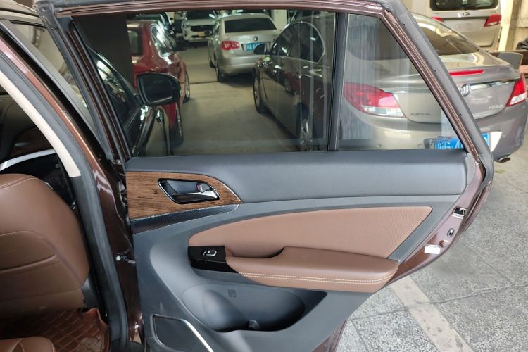 比亚迪S7 2016款 2.0T 自动尊贵型Plus中控内饰7006