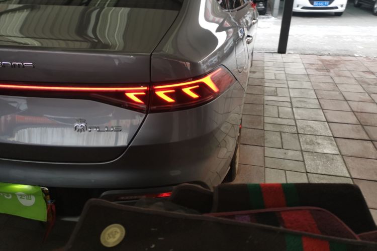 比亚迪 秦PLUS 2024款 荣耀版 DM-i 55KM领先型车身外观9