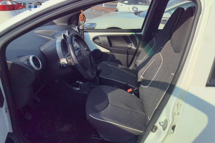 比亚迪F0 2015款 1.0L 铉酷型中控内饰19