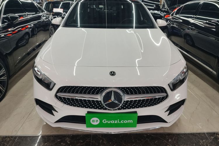 奔驰A级 2019款 A 200 L 运动轿车车身外观2